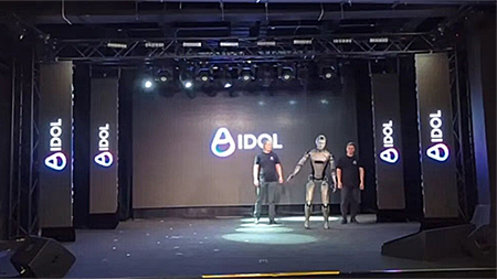 災難級發布會！人形機器人舞臺首秀當場撲街